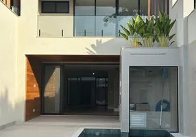 Foto 1 de Casa de Condomínio com 3 Quartos à venda, 360m² em Barra da Tijuca, Rio de Janeiro