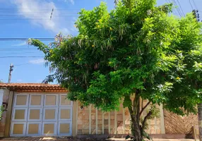 Foto 1 de Casa com 3 Quartos à venda, 100m² em Parque das Laranjeiras, Goiânia