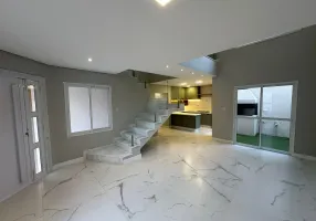 Foto 1 de Casa de Condomínio com 3 Quartos para alugar, 151m² em Parolin, Curitiba