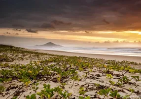 Foto 1 de Apartamento com 2 Quartos à venda, 63m² em Meia Praia, Navegantes