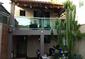 Foto 1 de Casa com 3 Quartos à venda, 178m² em Santa Amélia, Belo Horizonte
