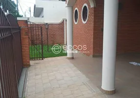 Foto 1 de Casa com 4 Quartos para alugar, 450m² em Centro, Araguari