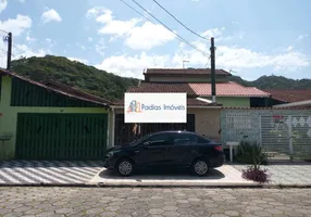 Foto 1 de Sobrado com 2 Quartos à venda, 148m² em Vera Cruz, Mongaguá