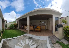 Foto 1 de Casa com 3 Quartos para alugar, 250m² em Tarumã, Manaus