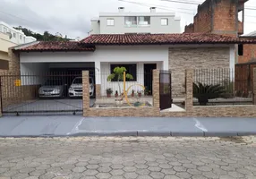 Foto 1 de Casa com 3 Quartos à venda, 360m² em Fundos, Biguaçu