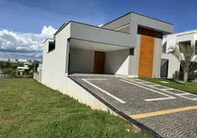 Foto 1 de Casa de Condomínio com 3 Quartos à venda, 360m² em Residencial Condomínio Jardim Veneza, Senador Canedo