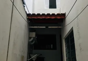 Foto 1 de Casa com 2 Quartos para alugar, 50m² em Parque Brasil, São Paulo
