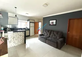 Foto 1 de Casa com 2 Quartos à venda, 100m² em Jardim Guairaca, Maringá