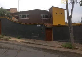 Foto 1 de Casa com 3 Quartos à venda, 200m² em Goiânia, Belo Horizonte