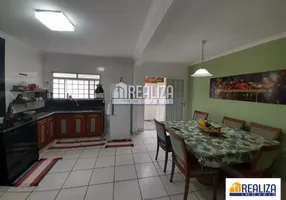 Foto 1 de Casa com 3 Quartos à venda, 232m² em Leblon, Uberaba