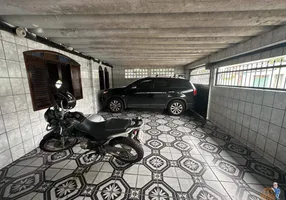 Foto 1 de Casa com 3 Quartos à venda, 137m² em Castelo, Santos