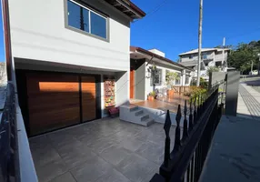 Foto 1 de Casa com 4 Quartos à venda, 190m² em Trindade, Florianópolis