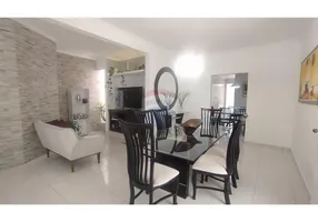 Foto 1 de Casa com 4 Quartos à venda, 232m² em Centro, Campina Grande