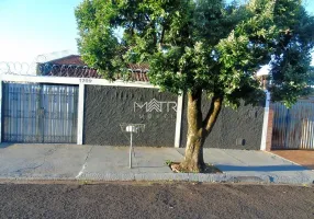 Foto 1 de Casa com 2 Quartos à venda, 185m² em Vila Xavier, Araraquara