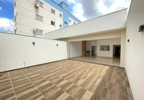 Foto 1 de Casa com 3 Quartos à venda, 126m² em Setor Universitário, Rio Verde