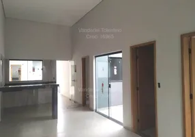 Foto 1 de Casa com 2 Quartos à venda, 81m² em Novo Mundo, Uberlândia