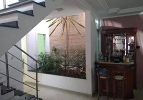 Foto 1 de Sobrado com 3 Quartos à venda, 200m² em Jardim Pilar, Santo André