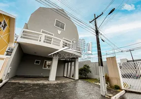 Foto 1 de Sobrado com 4 Quartos para alugar, 420m² em Santo Inácio, Curitiba