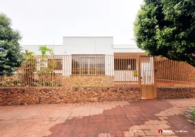 Foto 1 de Casa com 5 Quartos para alugar, 242m² em Amambaí, Campo Grande