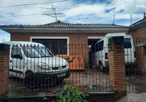 Foto 1 de Casa com 3 Quartos para alugar, 116m² em Vila Ferroviária, Araraquara
