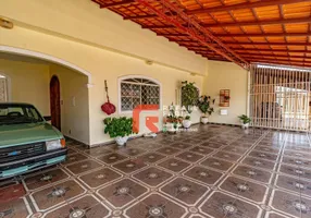 Foto 1 de Casa com 3 Quartos à venda, 185m² em Setor Central, Gama