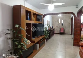 Foto 1 de Casa com 2 Quartos à venda, 180m² em Cavalhada, Porto Alegre