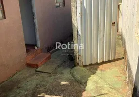 Foto 1 de Casa de Condomínio com 2 Quartos à venda, 150m² em Presidente Roosevelt, Uberlândia