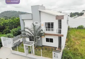 Foto 1 de Casa com 4 Quartos à venda, 237m² em Centro, Jaguaruna