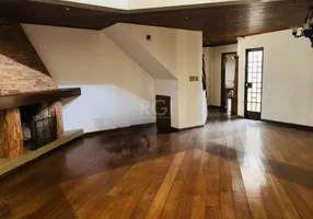 Foto 1 de Casa com 3 Quartos à venda, 332m² em Teresópolis, Porto Alegre