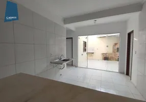 Foto 1 de Casa com 2 Quartos para alugar, 120m² em Itaperi, Fortaleza