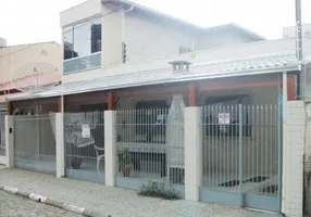 Foto 1 de Casa com 3 Quartos para alugar, 59m² em Centro, Balneário Camboriú