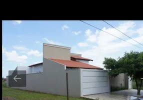 Foto 1 de Casa com 3 Quartos à venda, 250m² em Centro, Santa Vitória
