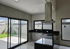 Foto 1 de Casa de Condomínio com 4 Quartos à venda, 162m² em Condominio Terras do Vale, Caçapava