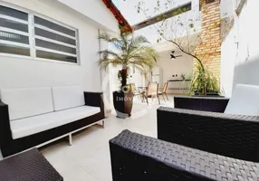 Foto 1 de Casa com 3 Quartos à venda, 180m² em Gonzaga, Santos