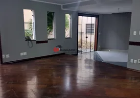 Foto 1 de Sobrado com 3 Quartos à venda, 411m² em Osvaldo Cruz, São Caetano do Sul