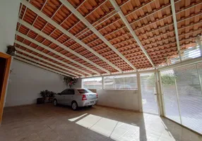 Foto 1 de Casa com 3 Quartos à venda, 189m² em Núcleo Habitacional Presidente Jânio da Silva Quadros, Marília