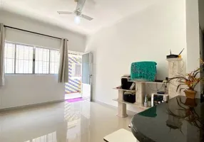 Foto 1 de Casa com 2 Quartos à venda, 50m² em Canto do Forte, Praia Grande