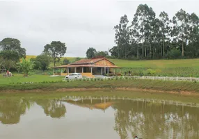 Foto 1 de Fazenda/Sítio com 3 Quartos à venda, 171m² em , Quitandinha