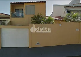 Foto 1 de Casa com 4 Quartos para alugar, 400m² em Tabajaras, Uberlândia