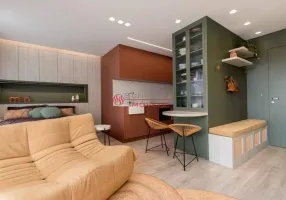 Foto 1 de Apartamento com 1 Quarto para alugar, 34m² em Água Verde, Curitiba