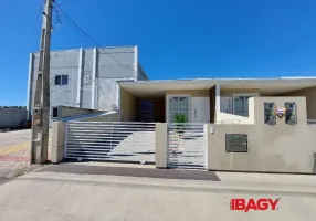 Foto 1 de Casa com 3 Quartos para alugar, 92m² em Sertao do Maruim, São José