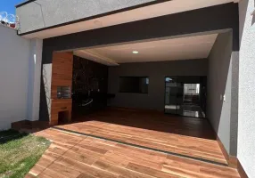 Foto 1 de Casa com 3 Quartos à venda, 140m² em Parque das Amendoeiras, Goiânia