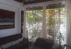 Foto 1 de Casa com 4 Quartos à venda, 230m² em Jardim Santa Terezinha, Taboão da Serra