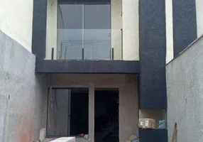 Foto 1 de Sobrado com 2 Quartos à venda, 88m² em Sitio Cercado, Curitiba