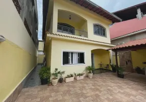 Foto 1 de Casa com 4 Quartos à venda, 192m² em Moqueta, Nova Iguaçu