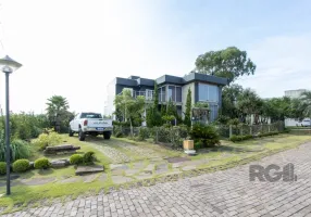 Foto 1 de Casa de Condomínio com 4 Quartos à venda, 399m² em Teresópolis, Porto Alegre