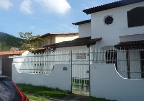 Foto 1 de Sobrado com 4 Quartos à venda, 300m² em São Francisco, Niterói