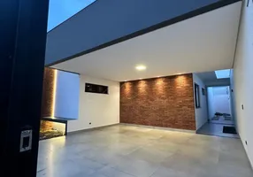 Foto 1 de Casa com 3 Quartos à venda, 127m² em Jardim Munique, Maringá