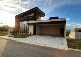 Foto 1 de Casa de Condomínio com 3 Quartos à venda, 305m² em Chacaras Itapema, Caldas Novas