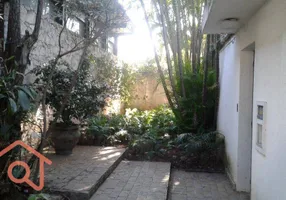 Foto 1 de Casa com 3 Quartos para venda ou aluguel, 295m² em Jardim Everest, São Paulo